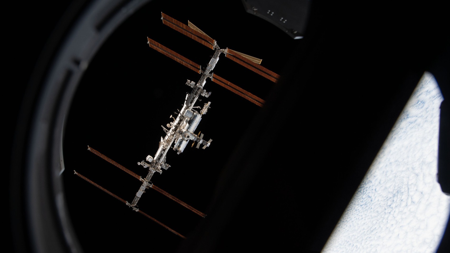 ከምድር በላይ የሚንሳፈፈው ቤተ-ሙከራ፡ ISS ለምን ተሰራ? ምንስ አተረፍን?